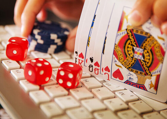 Benefits of Playing on 24hour Online Gambling Sites